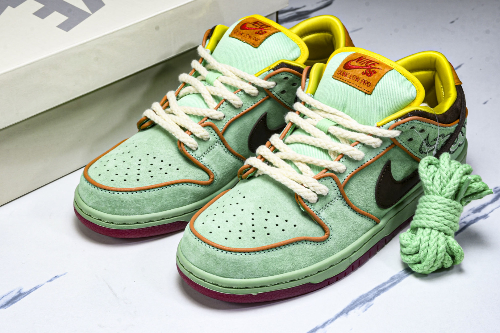 Dunk 尺码40-47.5

纯原版出品-SB Dunk Low Tourmaline 黑人月 低帮休