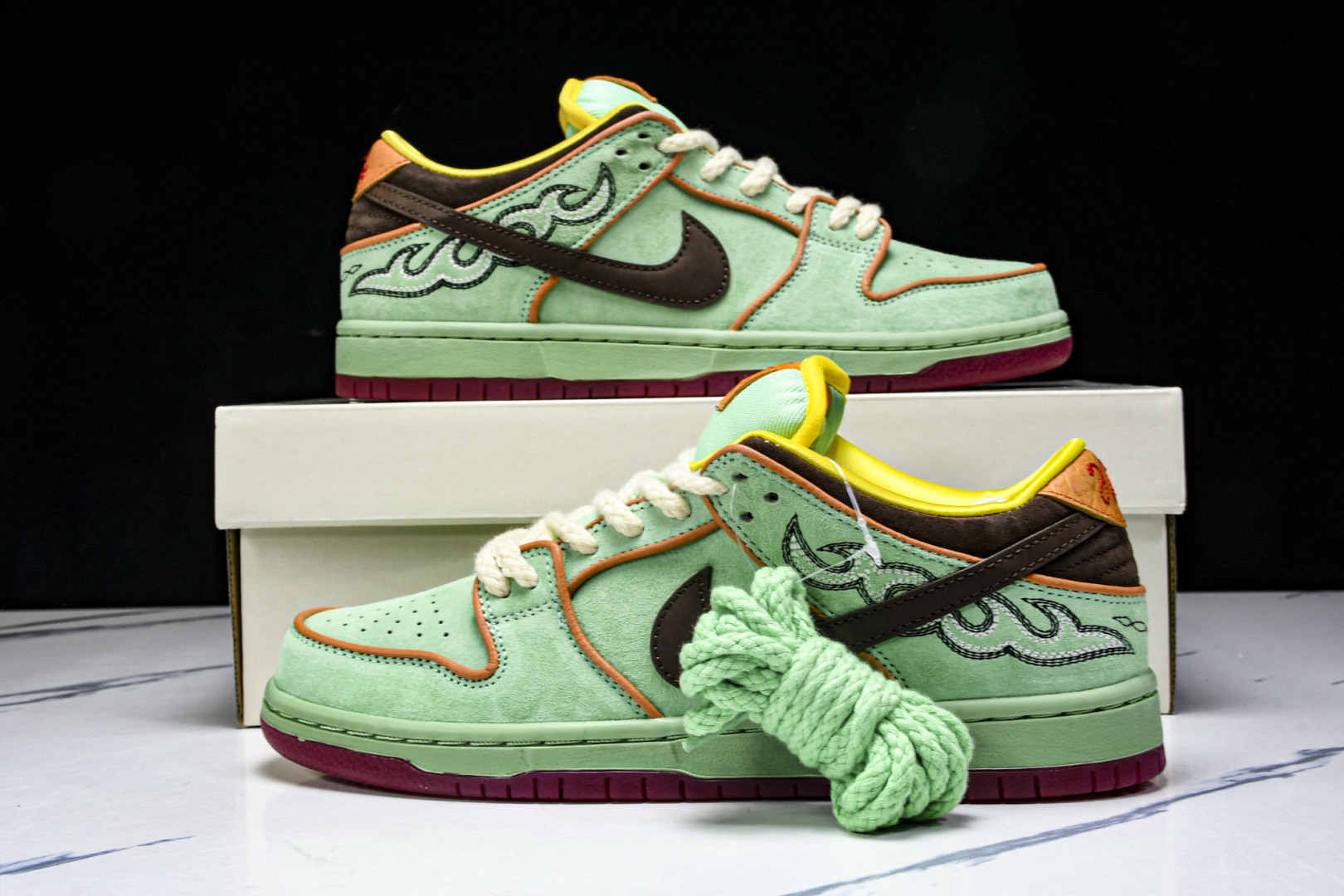 Dunk 尺码40-47.5

纯原版出品-SB Dunk Low Tourmaline 黑人月 低帮休