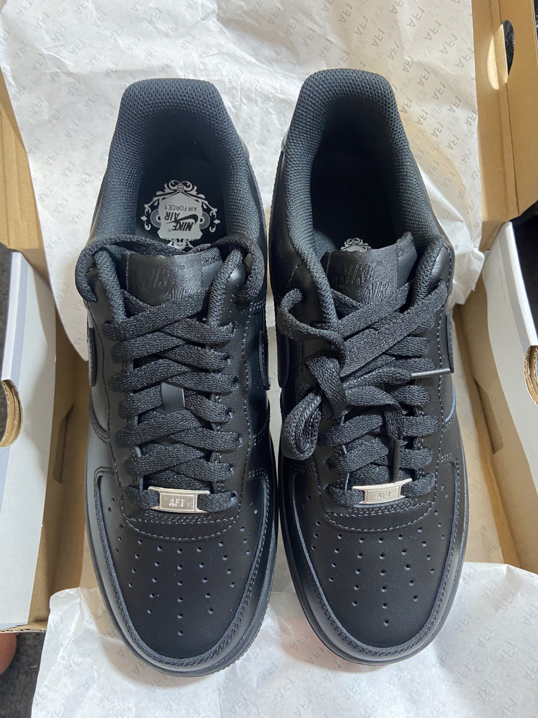 AF1黑魂low 尺码：36-41   40-47.5

小绿X出品-AIR FORCE 1 '07系列