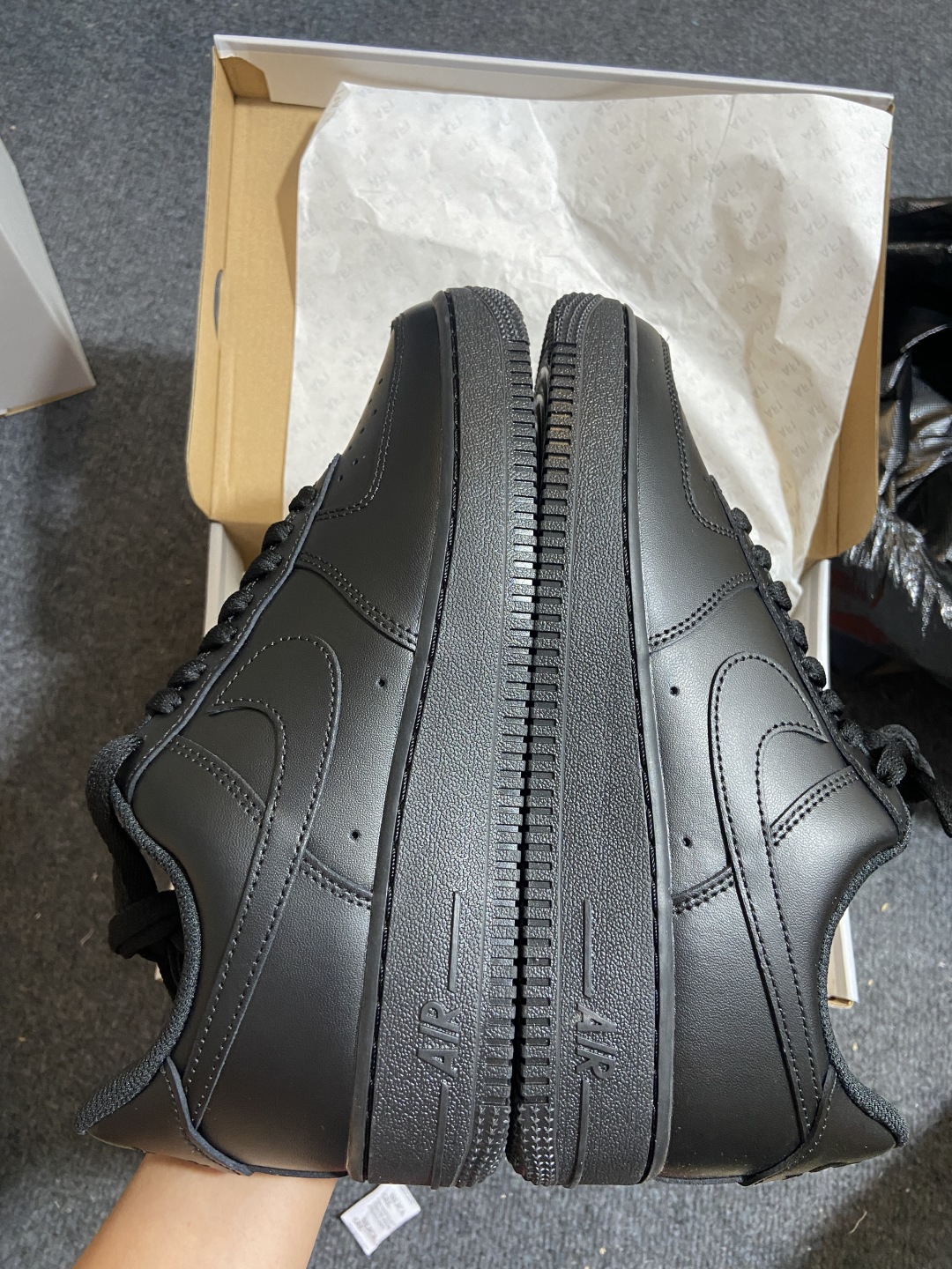 AF1黑魂low 尺码：36-41   40-47.5

小绿X出品-AIR FORCE 1 '07系列