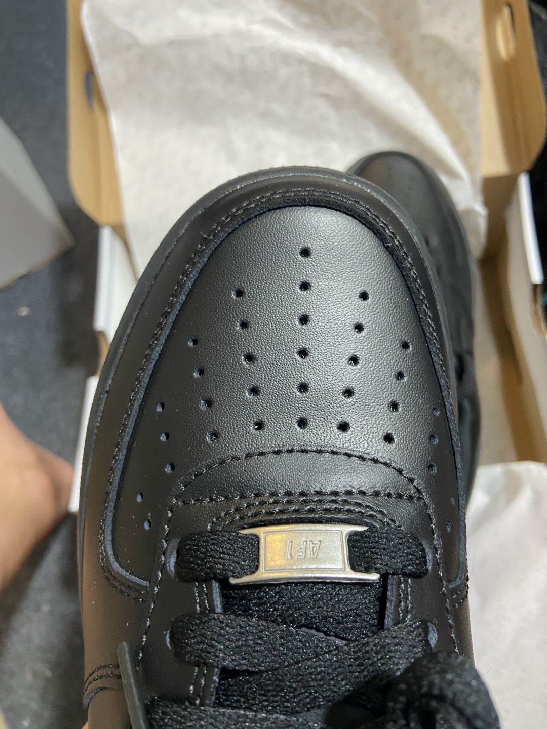 AF1黑魂low 尺码：36-41   40-47.5

小绿X出品-AIR FORCE 1 '07系列