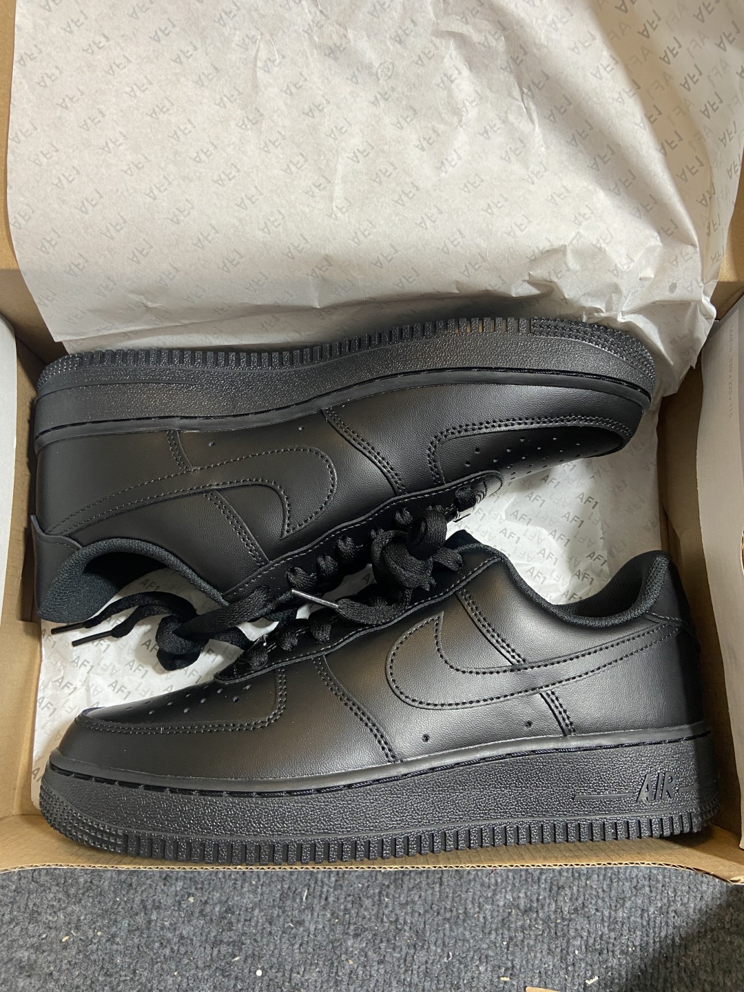 AF1黑魂low 尺码：36-41   40-47.5

小绿X出品-AIR FORCE 1 '07系列