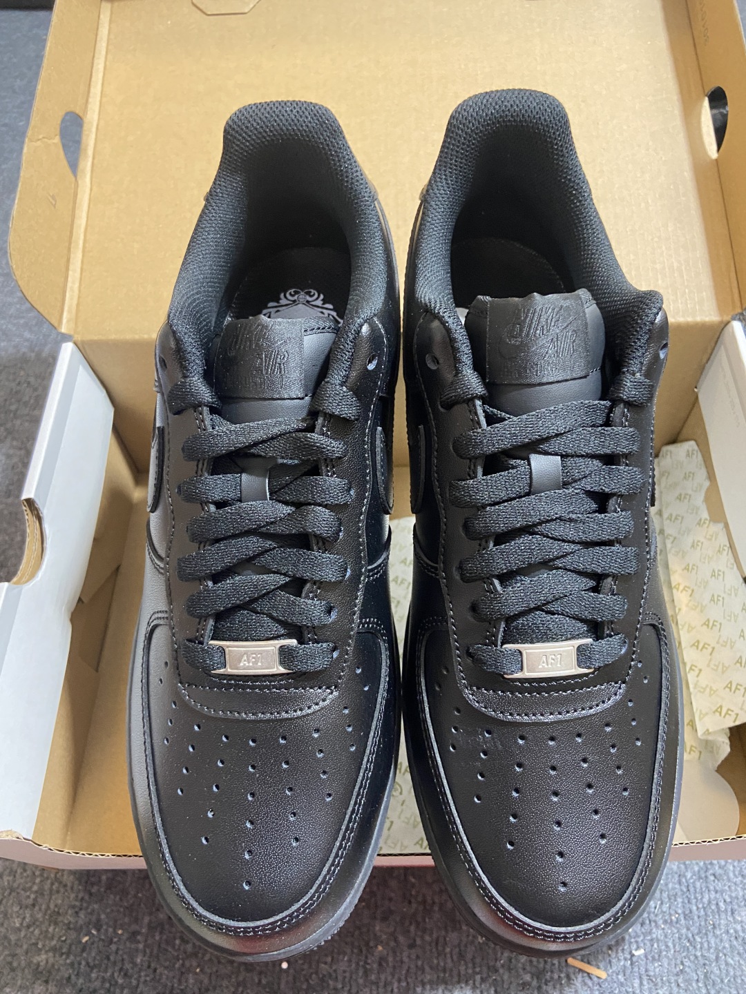 AF1黑魂low 尺码：36-41   40-47.5

纯原出品-AIR FORCE 1 '07系列男
