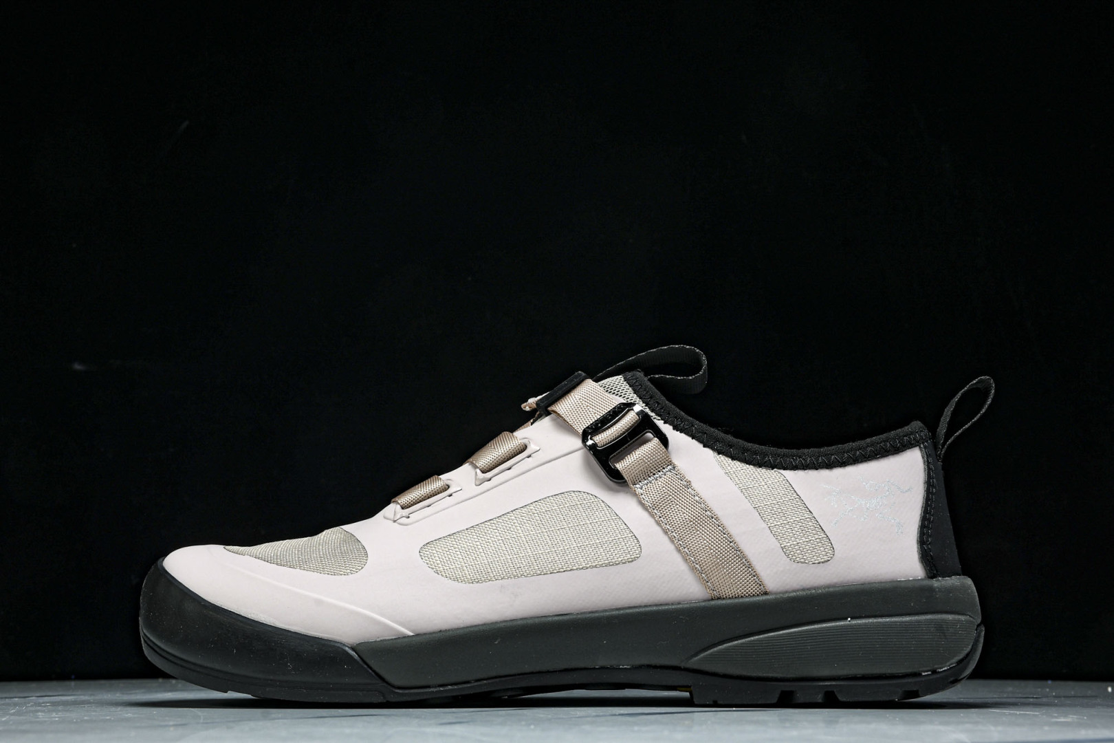 Arc'teryx 尺码36-45

纯原版出品-始祖鸟·Arc'teryx Arakys W 阿拉克路