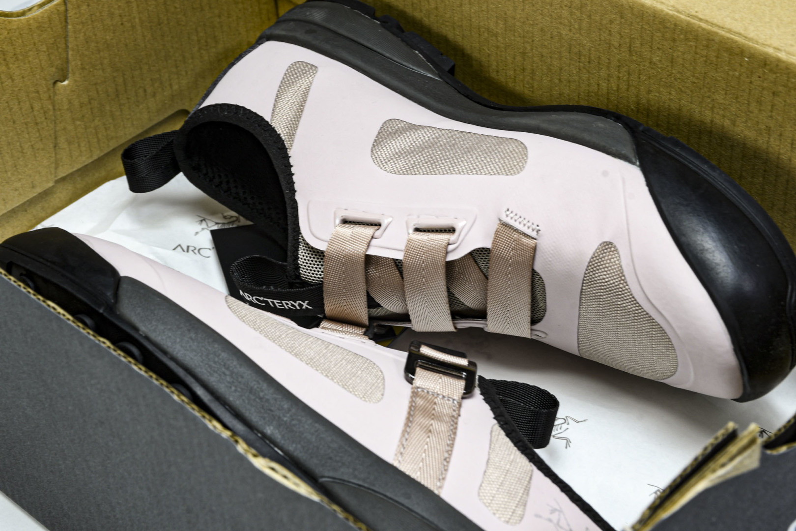 Arc'teryx 尺码36-45

纯原版出品-始祖鸟·Arc'teryx Arakys W 阿拉克路