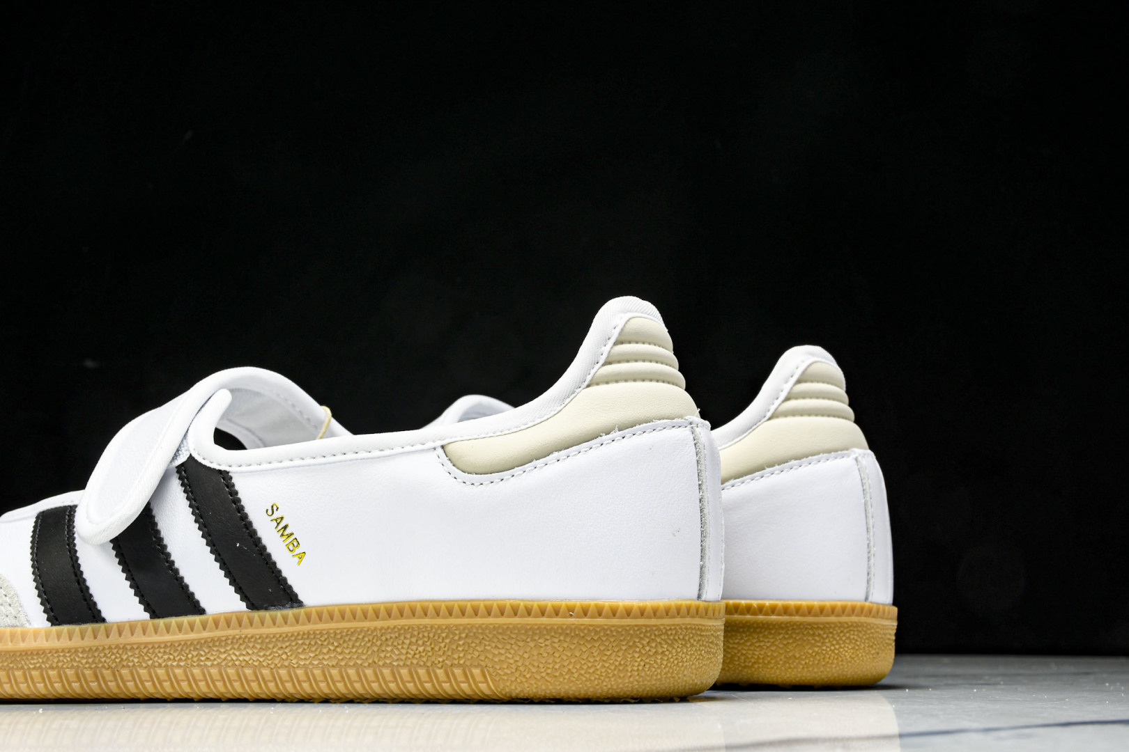  Adidas Samba Jane W 阿迪三叶草休闲生活鞋 JR1402 尺寸 36 36⅔ 37⅓