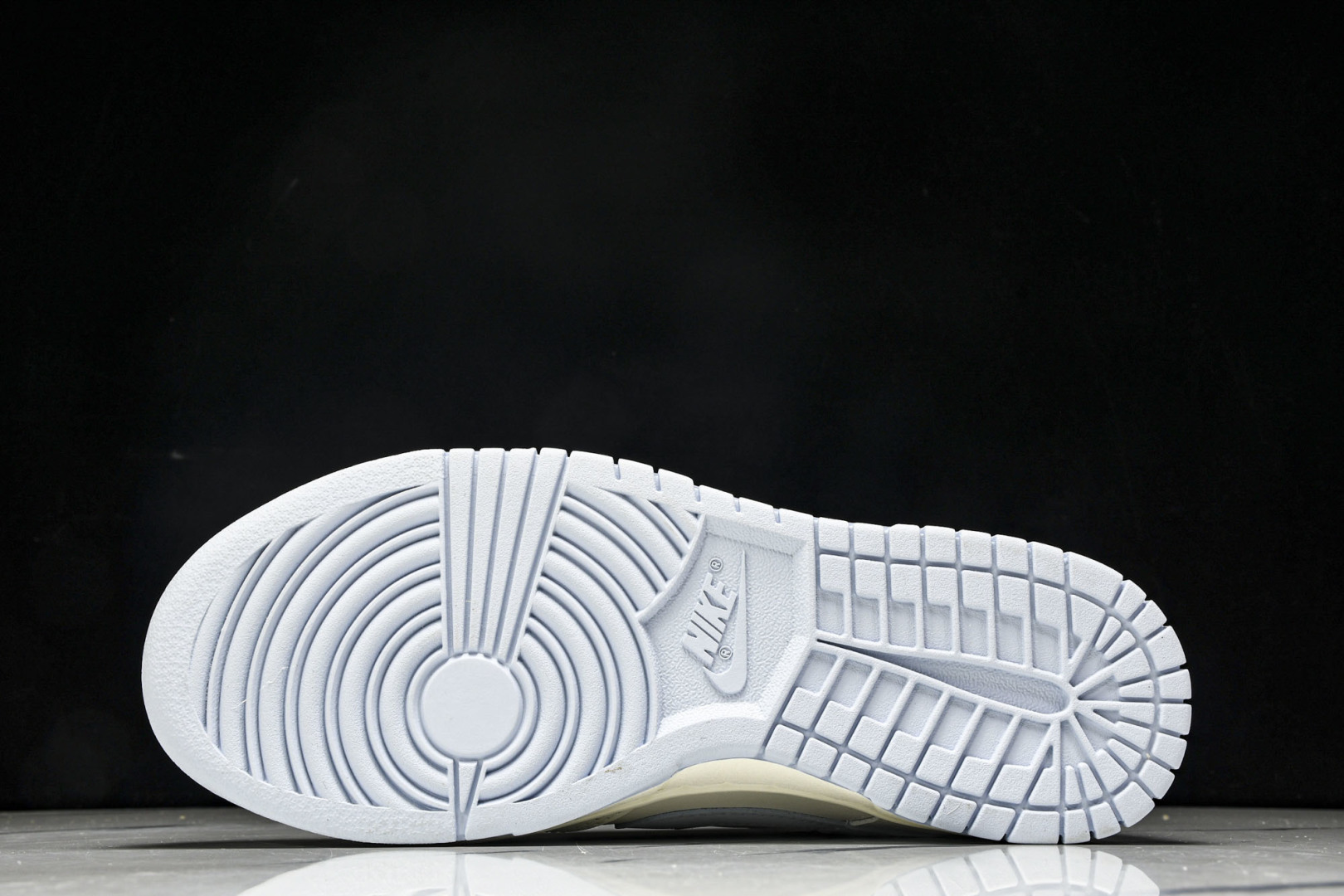 Dunk 尺码35.5-40

纯原版出品-SB Dunk Low Just Do It 周年高端定制 