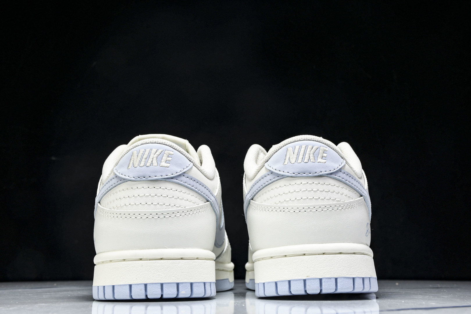 Dunk 尺码35.5-40

纯原版出品-SB Dunk Low Just Do It 周年高端定制 