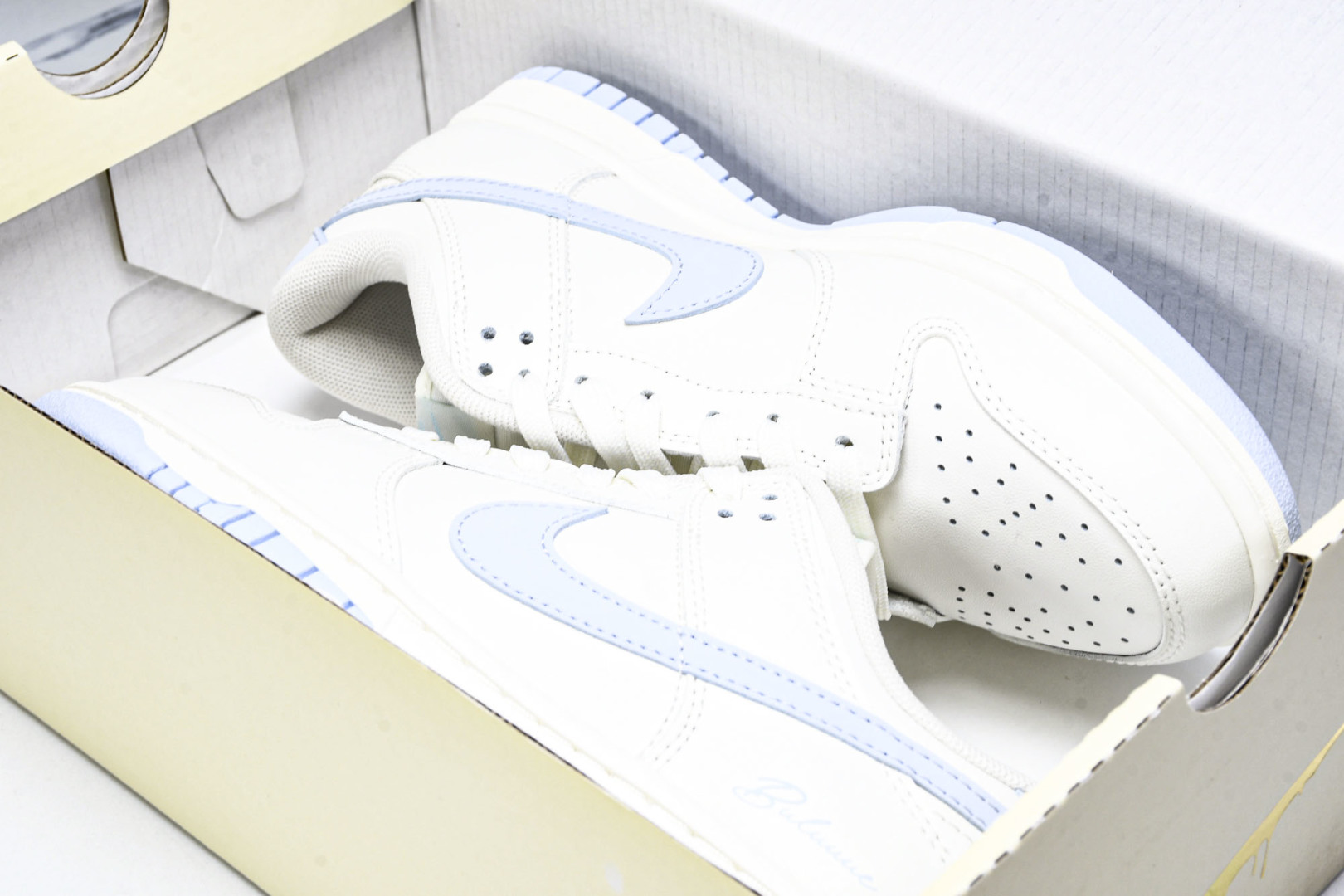 Dunk 尺码35.5-40

纯原版出品-SB Dunk Low Just Do It 周年高端定制 