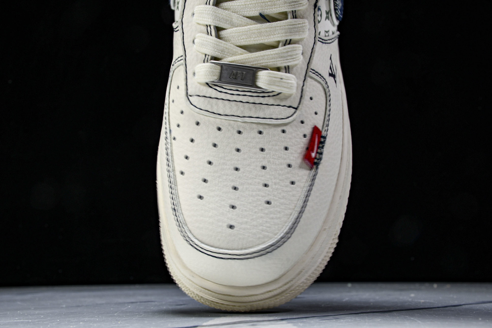 NK Air Force 1'07 Low LV联名 双拼蓝牛仔勾 空军一号低帮休闲板鞋 YX5066-