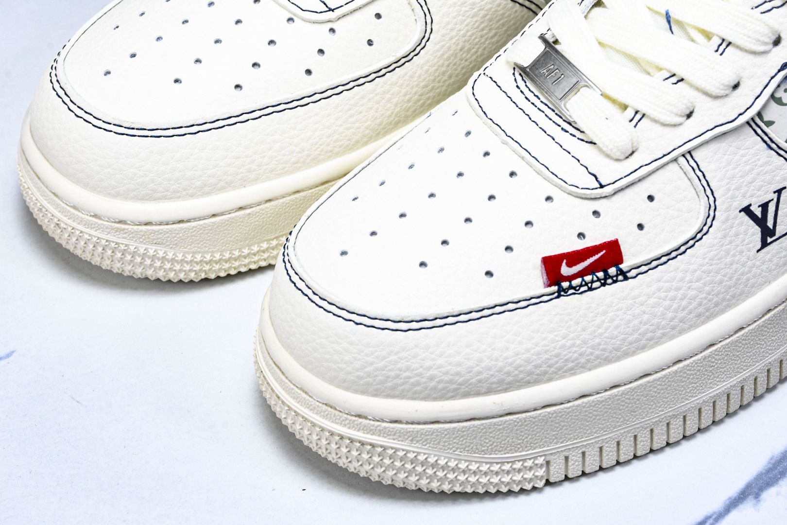 NK Air Force 1'07 Low LV联名 双拼蓝牛仔勾 空军一号低帮休闲板鞋 YX5066-