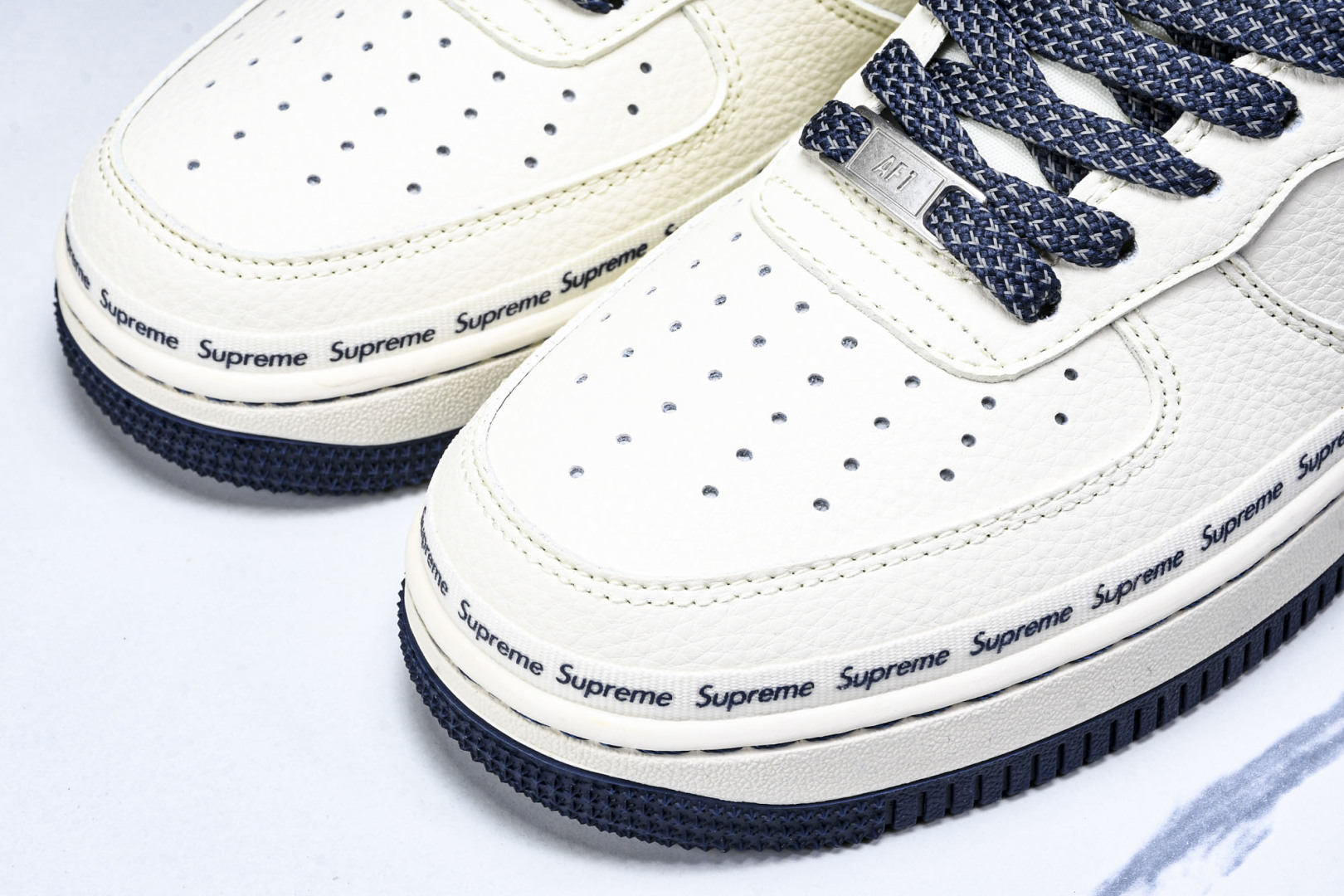 NK Air Force 1'07 Low Supreme联名 米蓝弹幕 空军一号低帮休闲板鞋 XX31