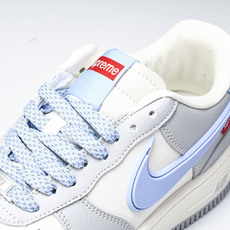 NK Air Force 1'07 Low Supreme联名 浅蓝大勾 空军一号低帮休闲板鞋 XS34 NK Air Force 1'07 Low Supreme联名 浅蓝大勾 空军一号低帮休闲板鞋 XS34