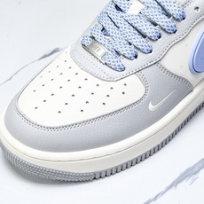 NK Air Force 1'07 Low Supreme联名 浅蓝大勾 空军一号低帮休闲板鞋 XS34 NK Air Force 1'07 Low Supreme联名 浅蓝大勾 空军一号低帮休闲板鞋 XS34