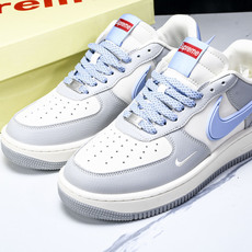 NK Air Force 1'07 Low Supreme联名 浅蓝大勾 空军一号低帮休闲板鞋 XS34 NK Air Force 1'07 Low Supreme联名 浅蓝大勾 空军一号低帮休闲板鞋 XS34