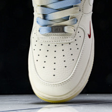 NK Air Force 1'07 Low Supreme联名 双拼米蓝 空军一号低帮休闲板鞋 XX31 NK Air Force 1'07 Low Supreme联名 双拼米蓝 空军一号低帮休闲板鞋 XX31