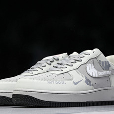 NK Air Force 1'07 Low UN联名 印象LOGO 空军一号低帮休闲板鞋 DF0188- NK Air Force 1'07 Low UN联名 印象LOGO 空军一号低帮休闲板鞋 DF0188-