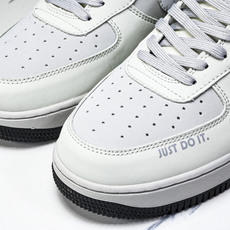 NK Air Force 1'07 Low UN联名 印象LOGO 空军一号低帮休闲板鞋 DF0188- NK Air Force 1'07 Low UN联名 印象LOGO 空军一号低帮休闲板鞋 DF0188-