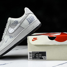 NK Air Force 1'07 Low UN联名 印象LOGO 空军一号低帮休闲板鞋 DF0188- NK Air Force 1'07 Low UN联名 印象LOGO 空军一号低帮休闲板鞋 DF0188-