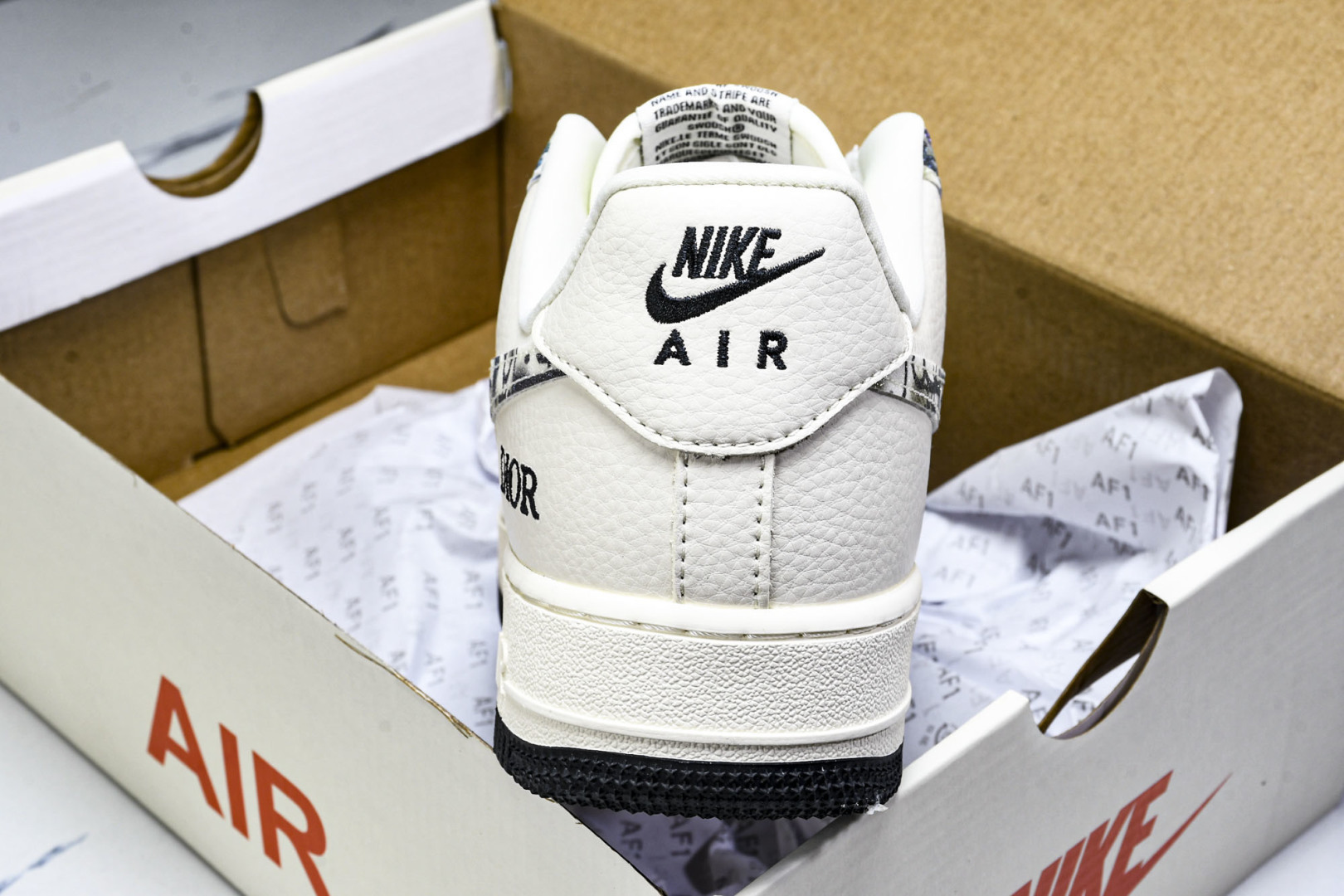 NK Air Force 1'07 Low 迪奥联名 灰色插花 空军一号低帮休闲板鞋 DF0188-06