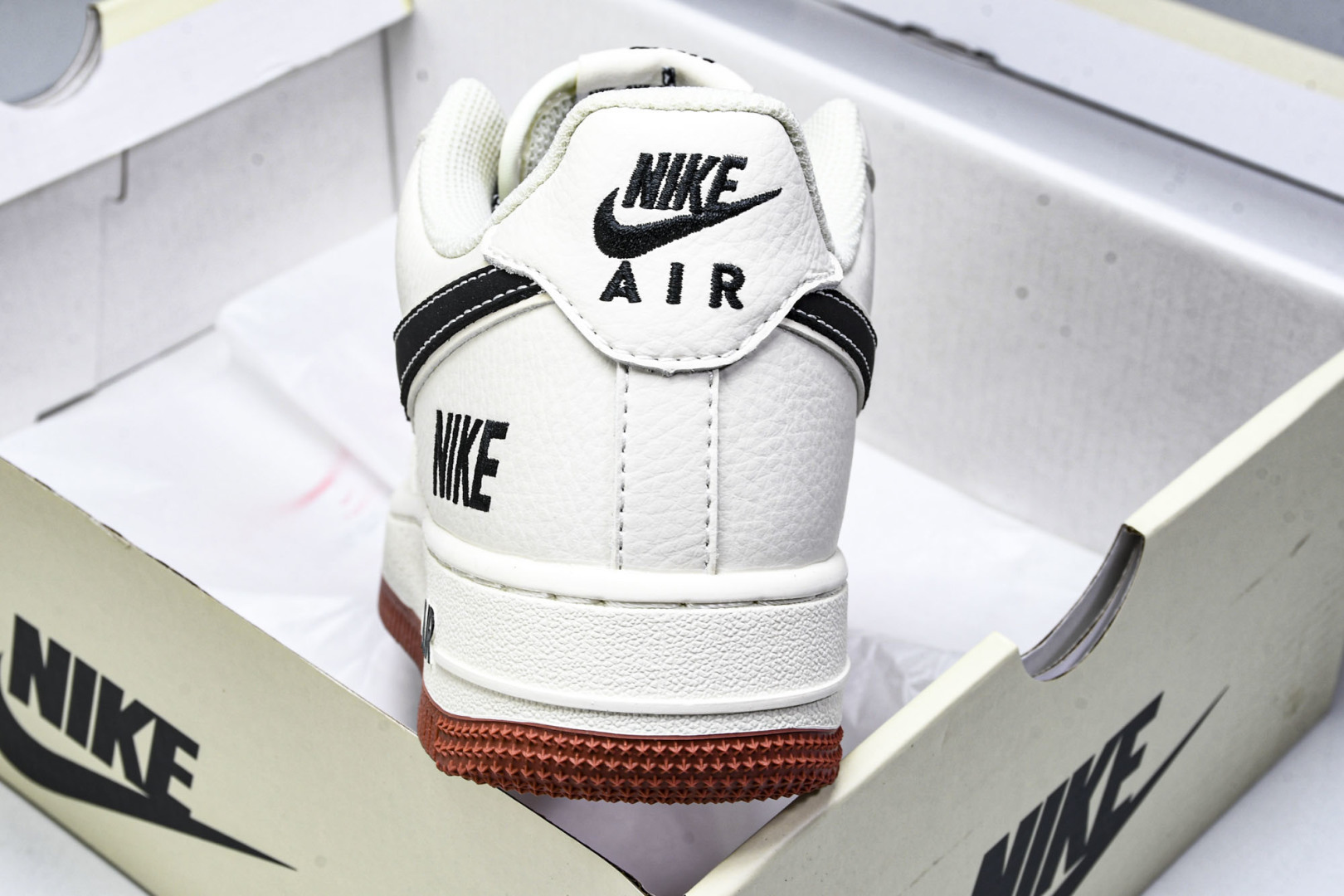 NK Air Force 1'07 Low 耐克联名 米黑生胶 空军一号低帮休闲运动板鞋 CS5288-
