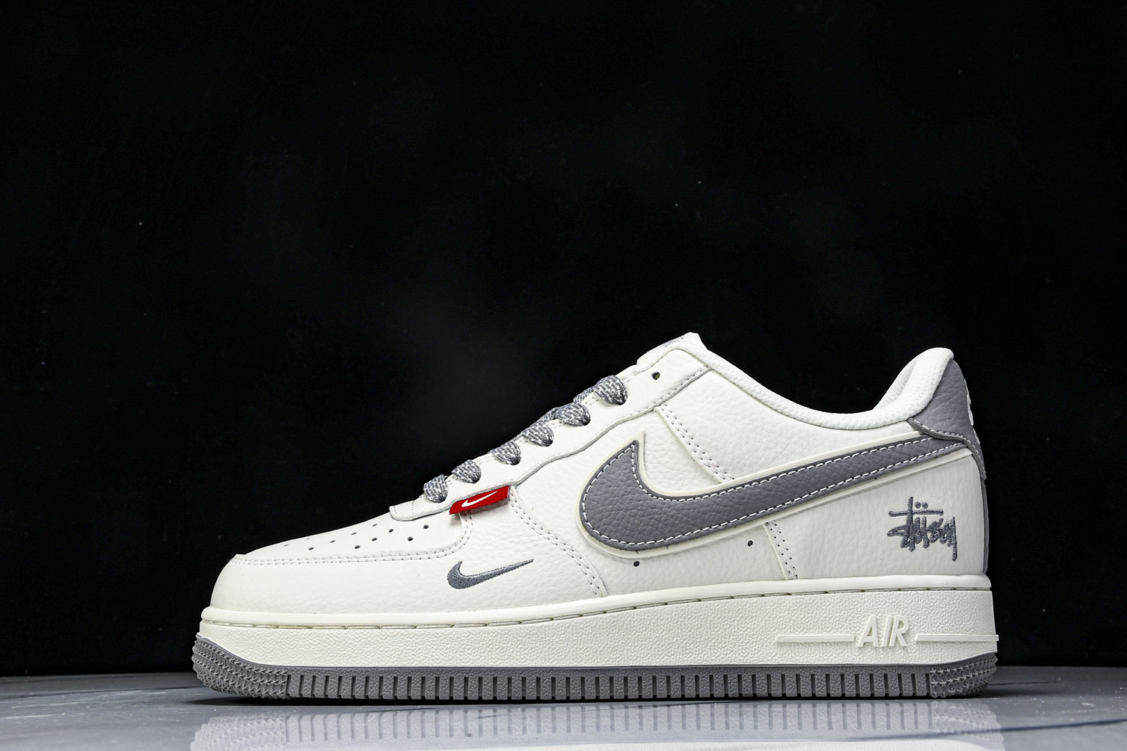 NK Air Force 1'07 Low 斯图西联名 灰勾灰底红标 空军一号低帮休闲板鞋 CS5288