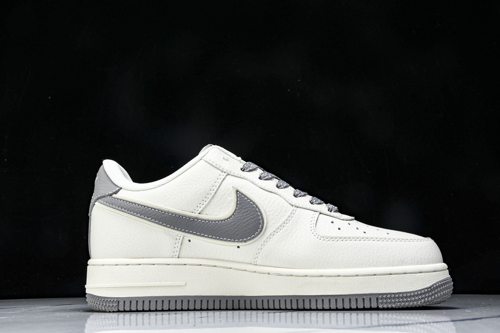 NK Air Force 1'07 Low 斯图西联名 灰勾灰底红标 空军一号低帮休闲板鞋 CS5288