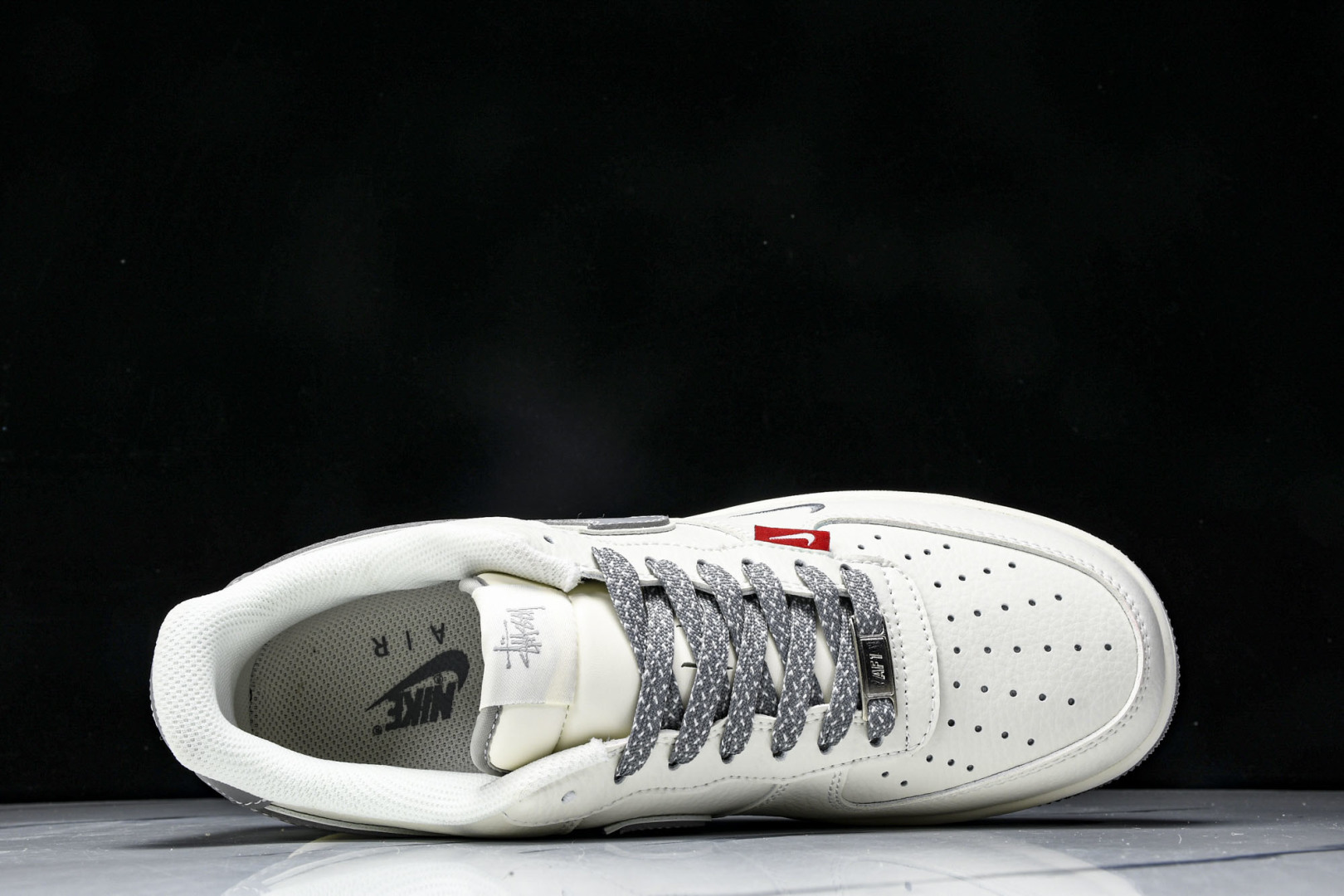 NK Air Force 1'07 Low 斯图西联名 灰勾灰底红标 空军一号低帮休闲板鞋 CS5288