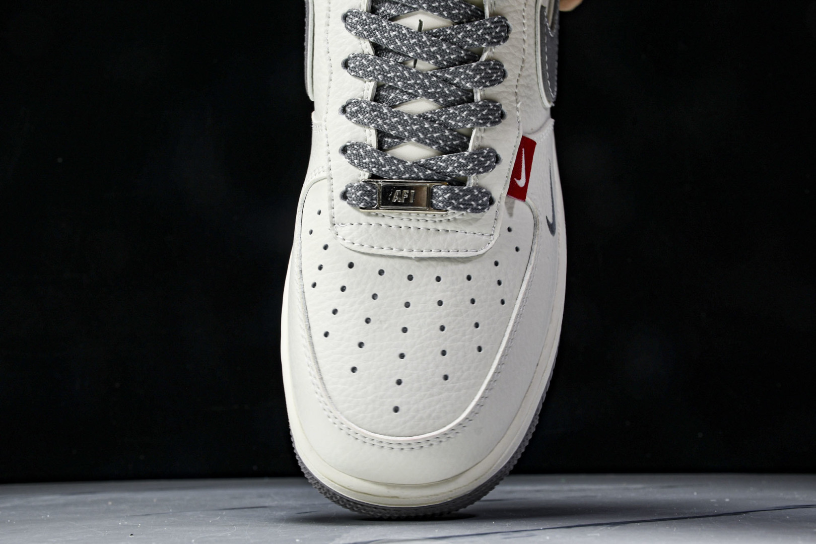 NK Air Force 1'07 Low 斯图西联名 灰勾灰底红标 空军一号低帮休闲板鞋 CS5288