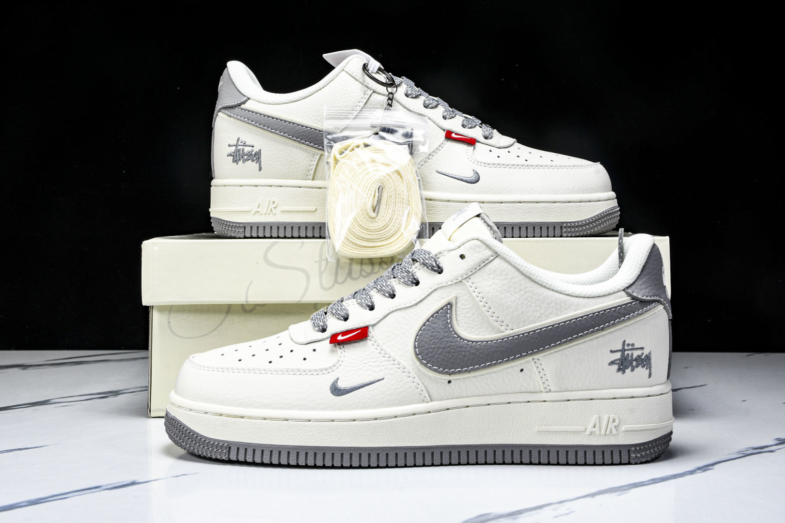 NK Air Force 1'07 Low 斯图西联名 灰勾灰底红标 空军一号低帮休闲板鞋 CS5288
