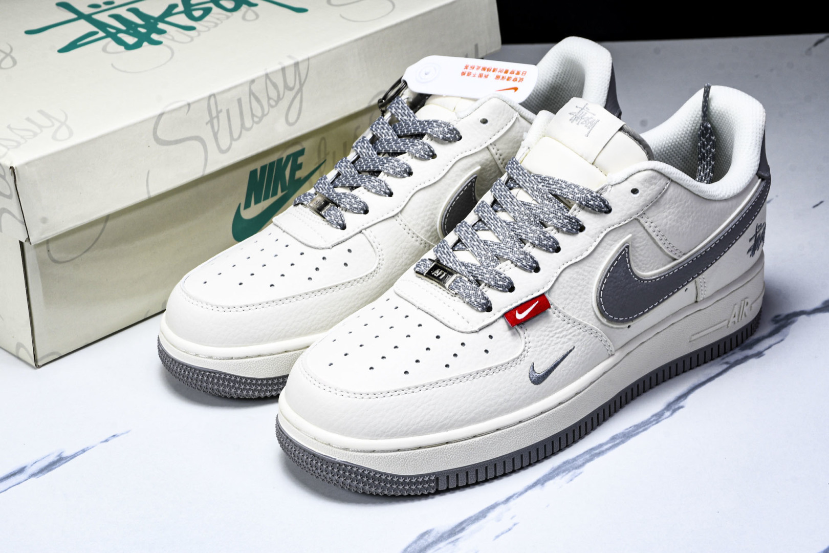 NK Air Force 1'07 Low 斯图西联名 灰勾灰底红标 空军一号低帮休闲板鞋 CS5288