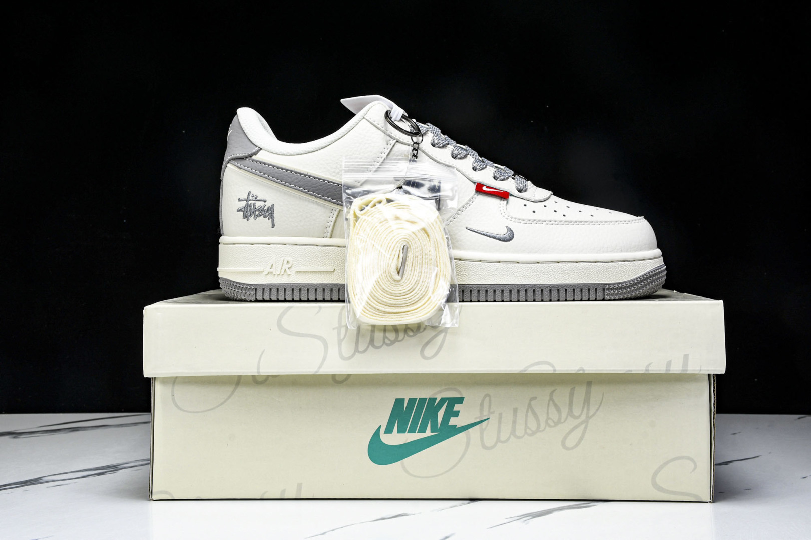 NK Air Force 1'07 Low 斯图西联名 灰勾灰底红标 空军一号低帮休闲板鞋 CS5288