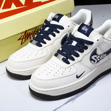 NK Air Force 1'07 Low 斯图西联名 卡通勾 空军一号低帮休闲板鞋 ZH2598-30 NK Air Force 1'07 Low 斯图西联名 卡通勾 空军一号低帮休闲板鞋 ZH2598-30