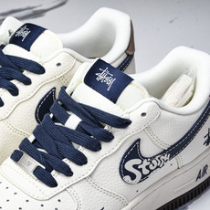 NK Air Force 1'07 Low 斯图西联名 卡通勾 空军一号低帮休闲板鞋 ZH2598-30 NK Air Force 1'07 Low 斯图西联名 卡通勾 空军一号低帮休闲板鞋 ZH2598-30
