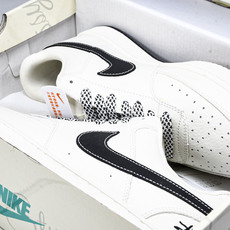 NK Court Vision 1 LOW 低帮 板鞋 “斯图西——双拼米黑” 运动鞋 休闲鞋 CS52 NK Court Vision 1 LOW 低帮 板鞋 “斯图西——双拼米黑” 运动鞋 休闲鞋 CS52