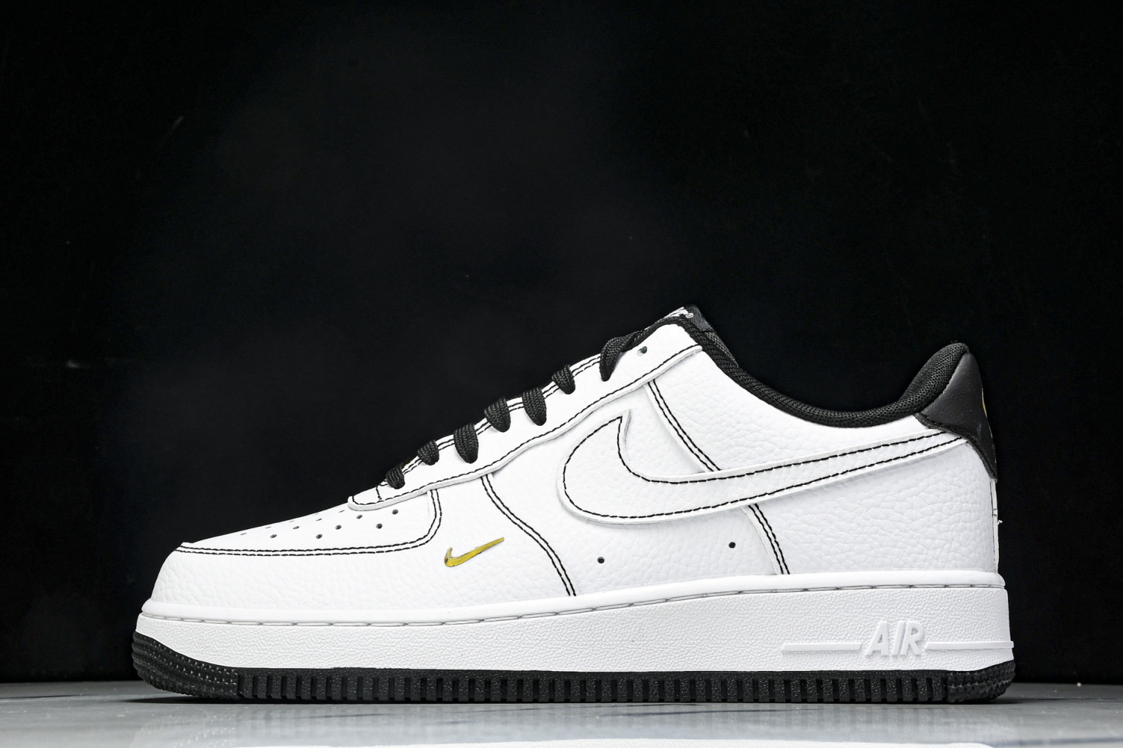  NK Air Force 1'07 Low 空军一号低帮休闲板鞋 IB6543-101 尺寸36 36