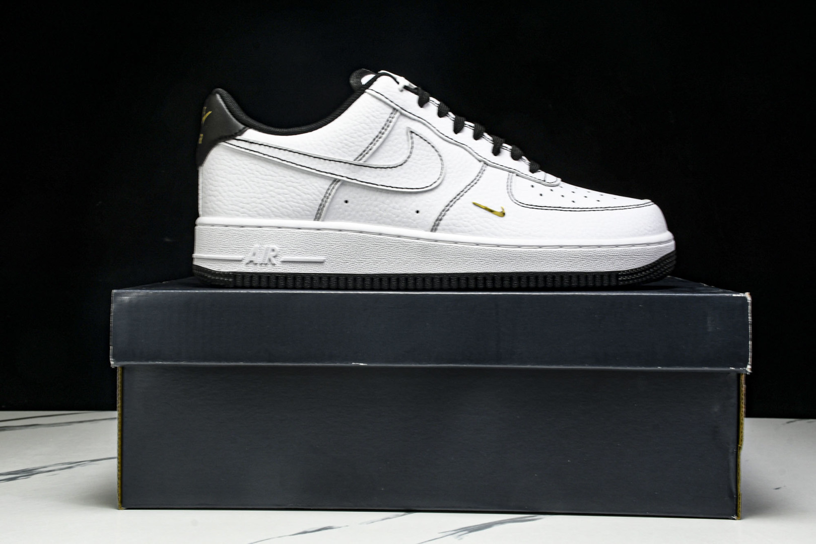  NK Air Force 1'07 Low 空军一号低帮休闲板鞋 IB6543-101 尺寸36 36