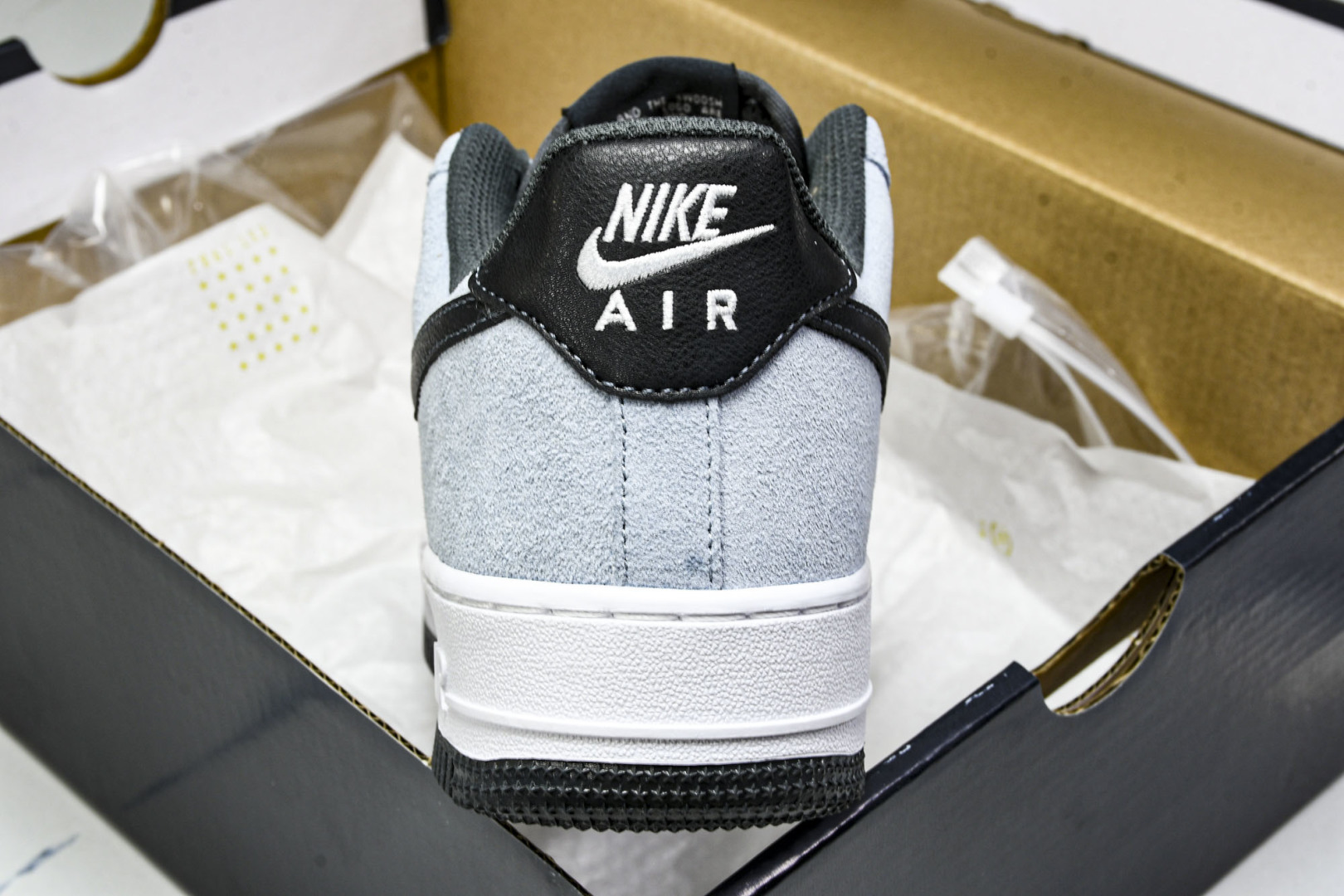  NK Air Force 1'07 Low 空军一号低帮休闲板鞋 IF6205-400 尺寸36 36