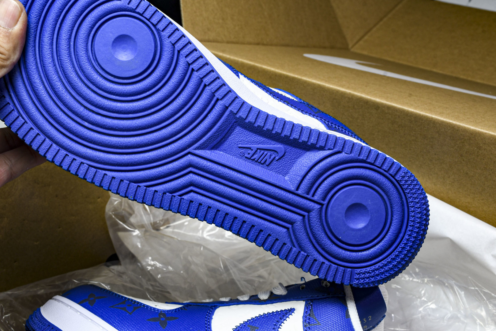  Air Force 1 '07 Low X LV TRAINER SNEAKER 联名 蓝白印花绿钩 