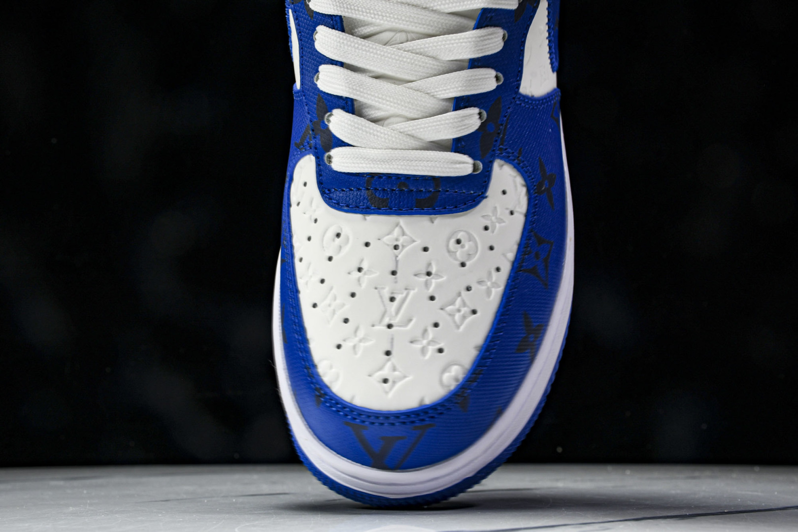  Air Force 1 '07 Low X LV TRAINER SNEAKER 联名 蓝白印花绿钩 