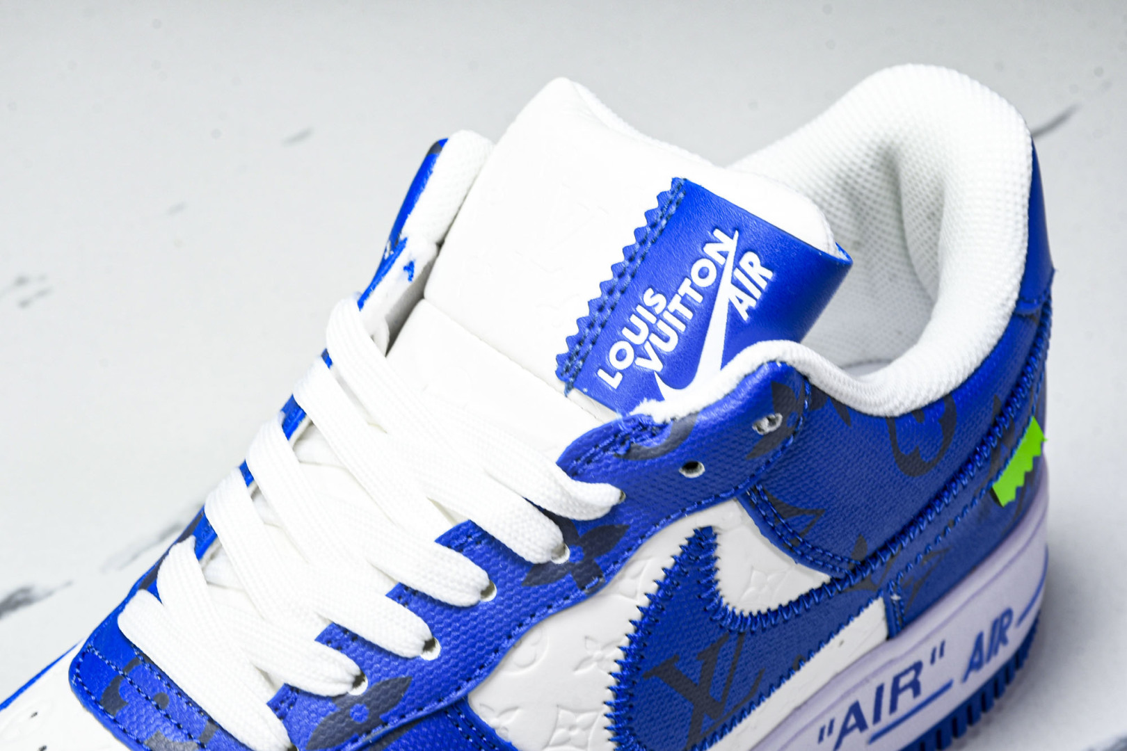  Air Force 1 '07 Low X LV TRAINER SNEAKER 联名 蓝白印花绿钩 