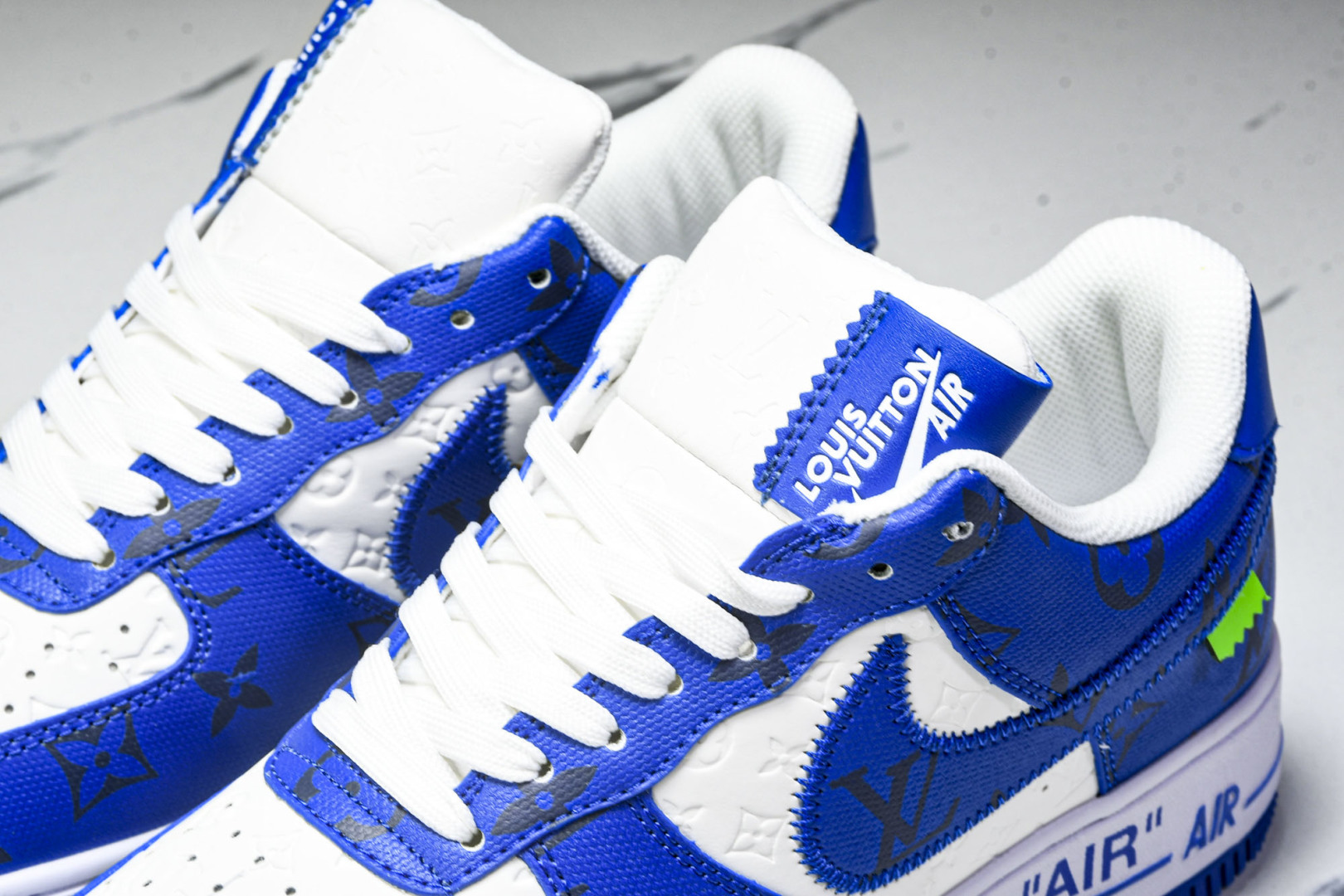  Air Force 1 '07 Low X LV TRAINER SNEAKER 联名 蓝白印花绿钩 