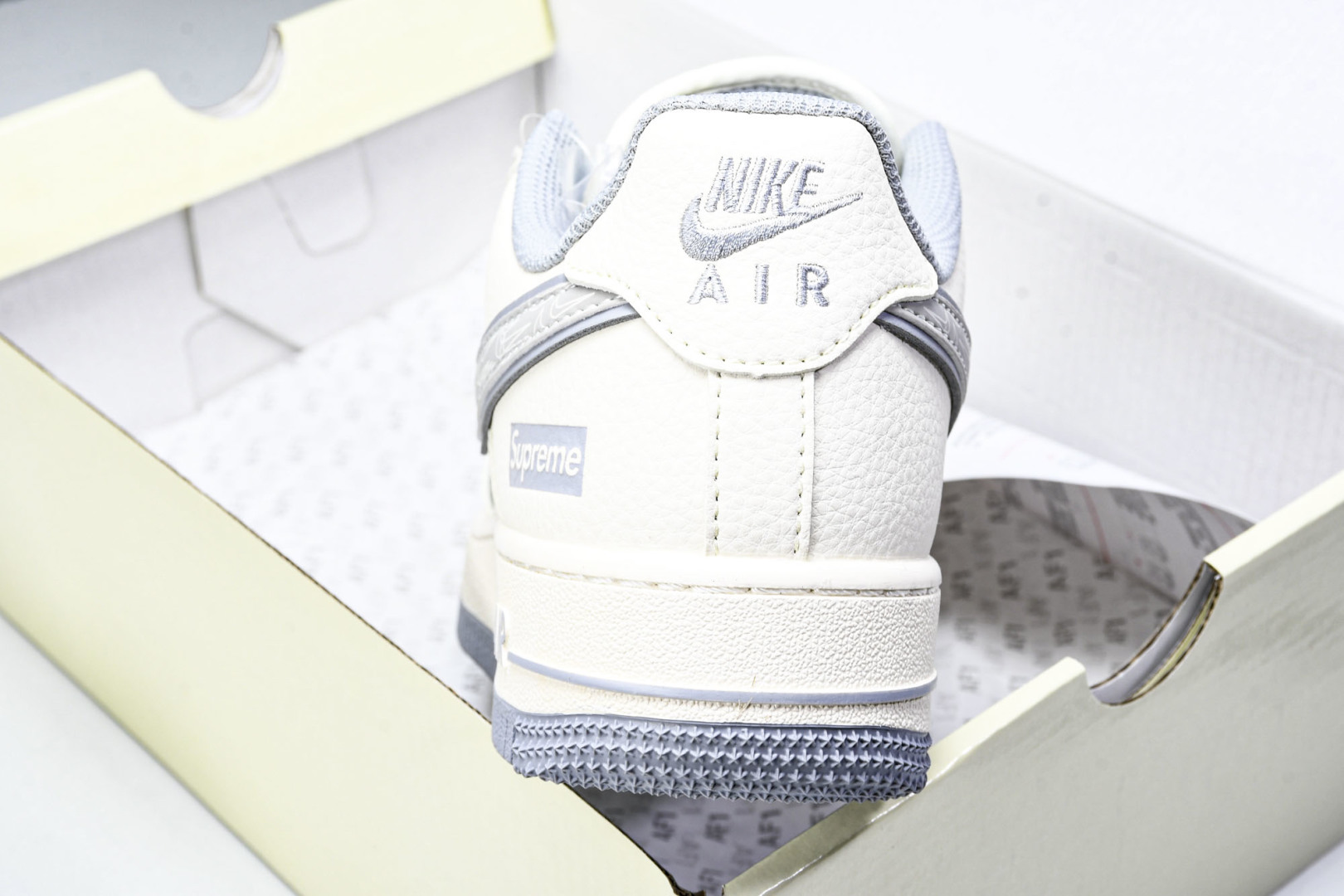  NK Air Air Force 1'07 Low Supreme联名 米灰多重勾 空军一号低帮休闲板