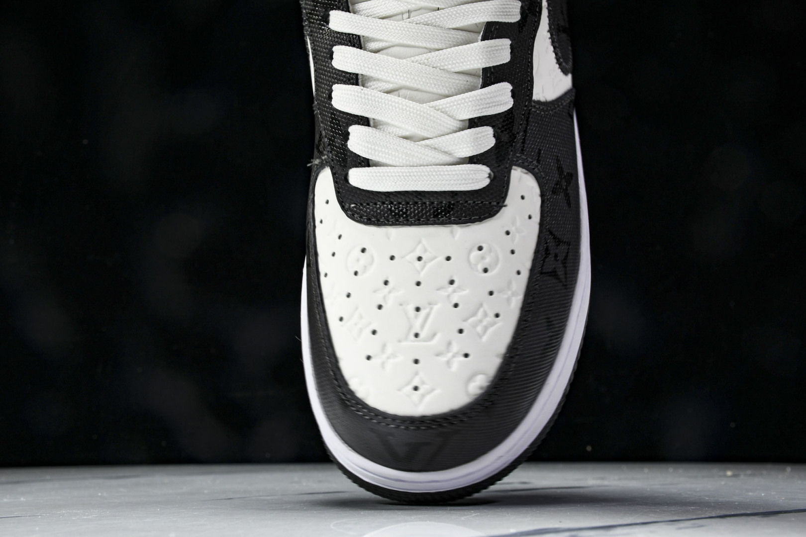  NK Air Force 1 '07 Low X LV TRAINER SNEAKER 联名 黑白印花