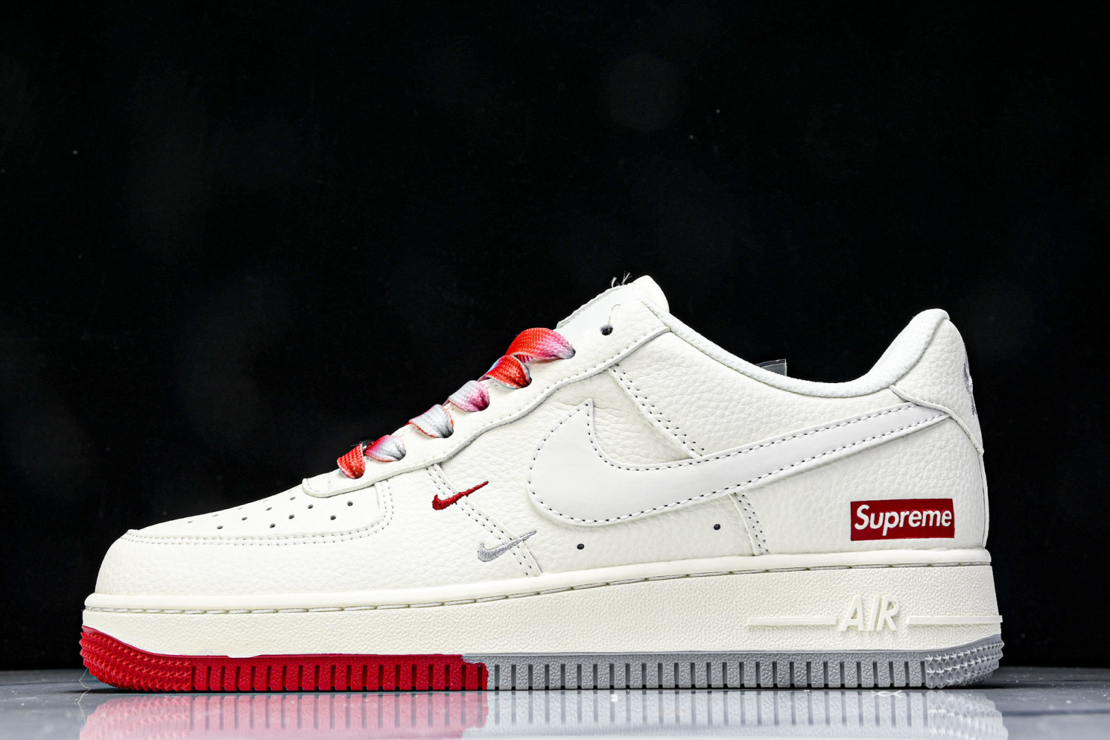 NK Air Force 1'07  Supreme 联名 米白红 货号：XX3168 157 尺寸36