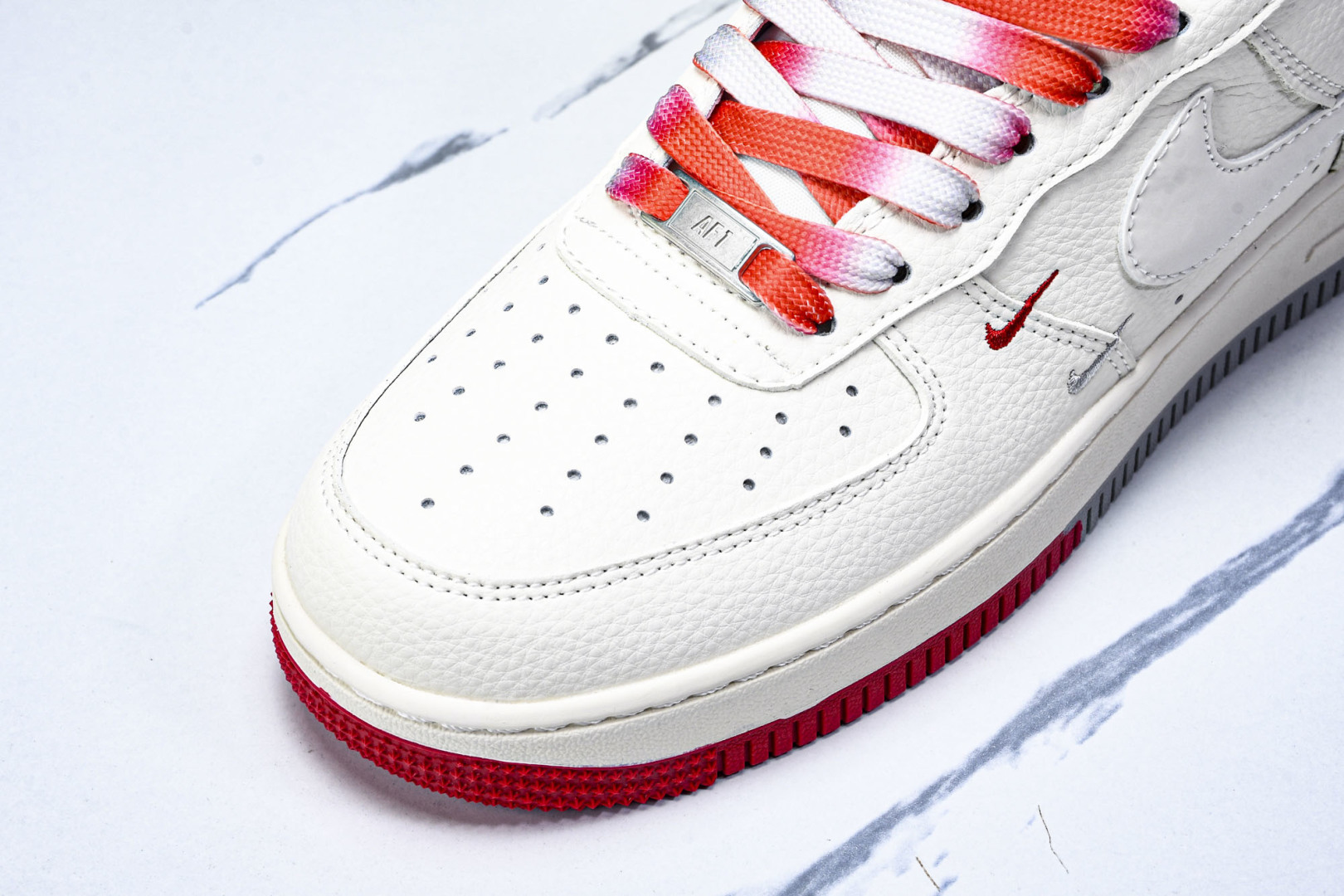 NK Air Force 1'07  Supreme 联名 米白红 货号：XX3168 157 尺寸36