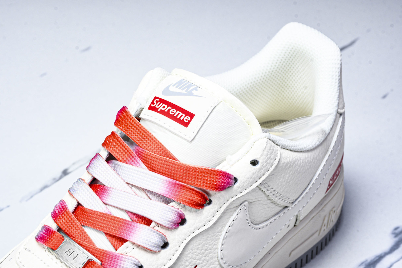 NK Air Force 1'07  Supreme 联名 米白红 货号：XX3168 157 尺寸36