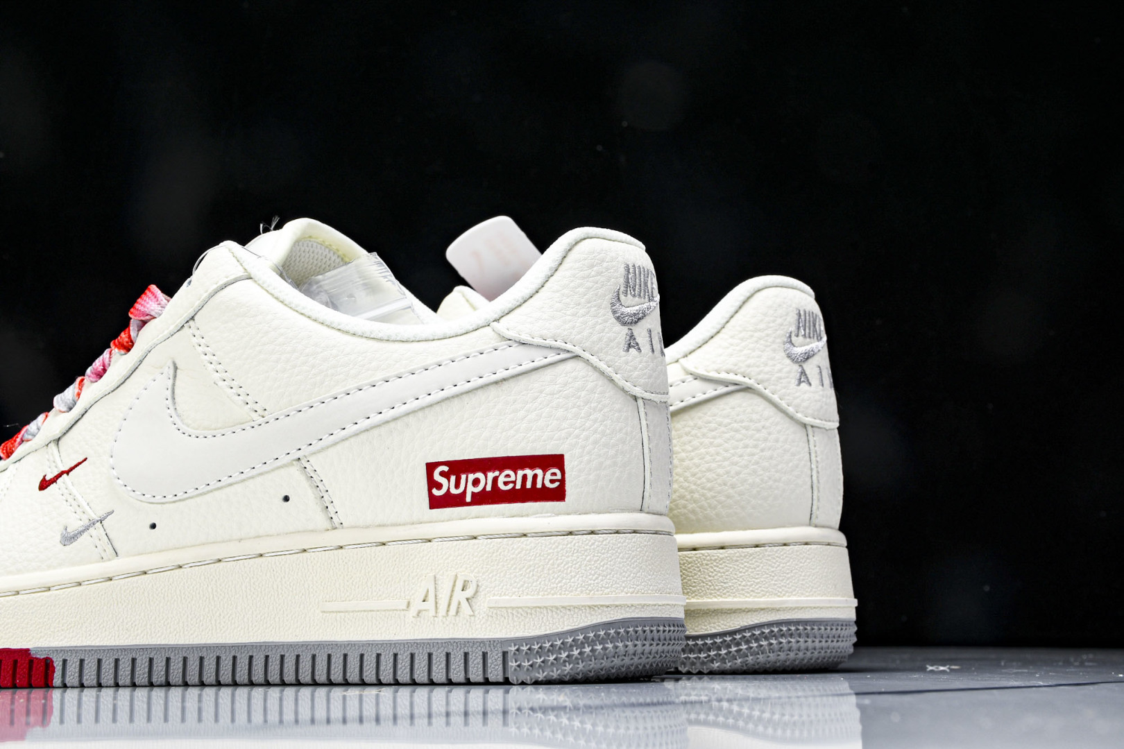 NK Air Force 1'07  Supreme 联名 米白红 货号：XX3168 157 尺寸36