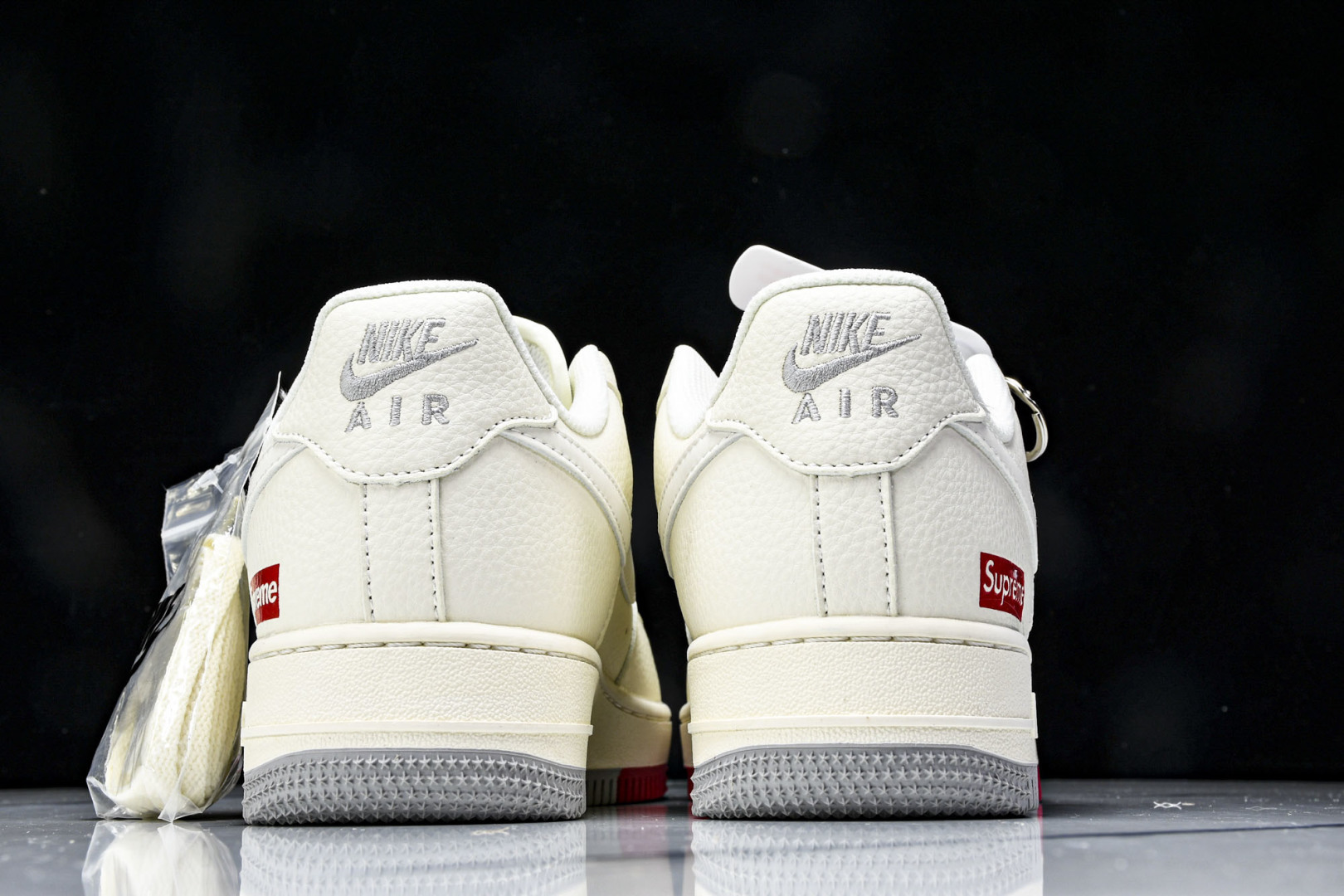 NK Air Force 1'07  Supreme 联名 米白红 货号：XX3168 157 尺寸36
