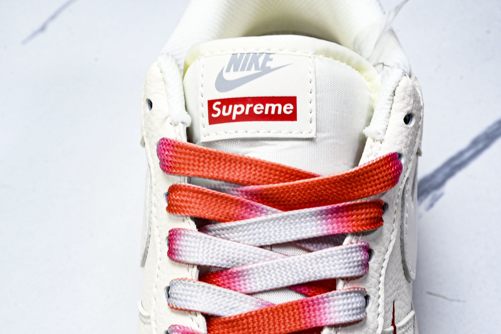 NK Air Force 1'07  Supreme 联名 米白红 货号：XX3168 157 尺寸36